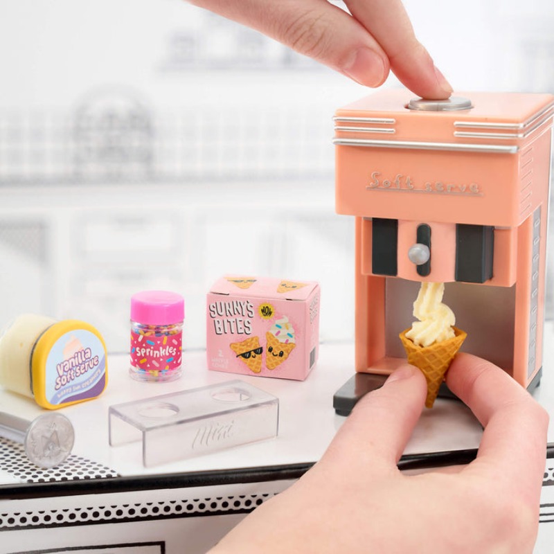 Kitchen Appliances Gift Items - ของเล่นตกแต่งโต๊ะทำงานรูปอาหารจำลองชุดเครื่องใช้ไฟฟ้าขนาดเล็กซีรีส์ 2 ของแท้จาก MGA Miniverse Make